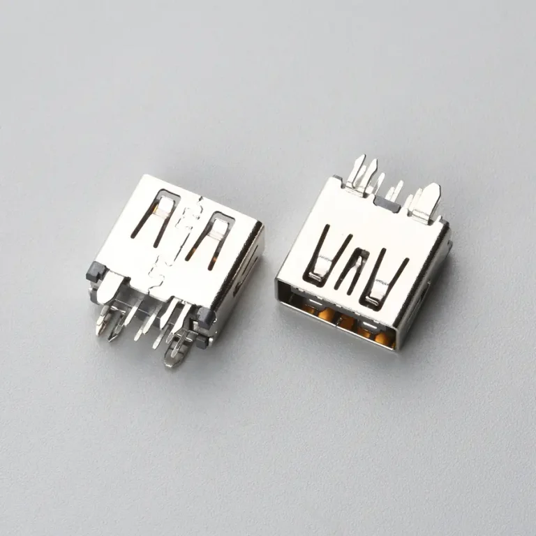 30.BUSF09B3N62282H USB 3.0 AF 立式DIP H=12.50mm 不锈钢壳 无卷边 鱼叉脚